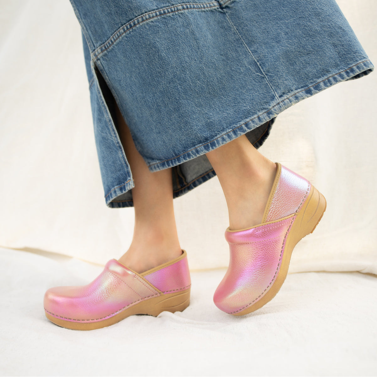 Dansko Discount | XP 2.0 Pink Iridescent Leather
