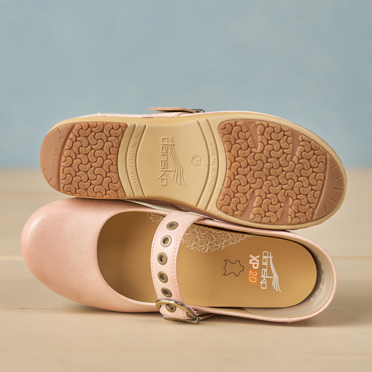 Dansko Signature | XP 2.0 Mary Jane Clog Pink Leather