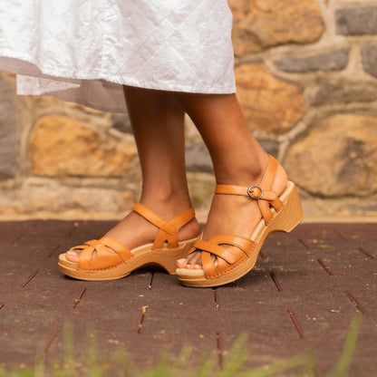 Dansko Recommended | Season Camel Full Grain