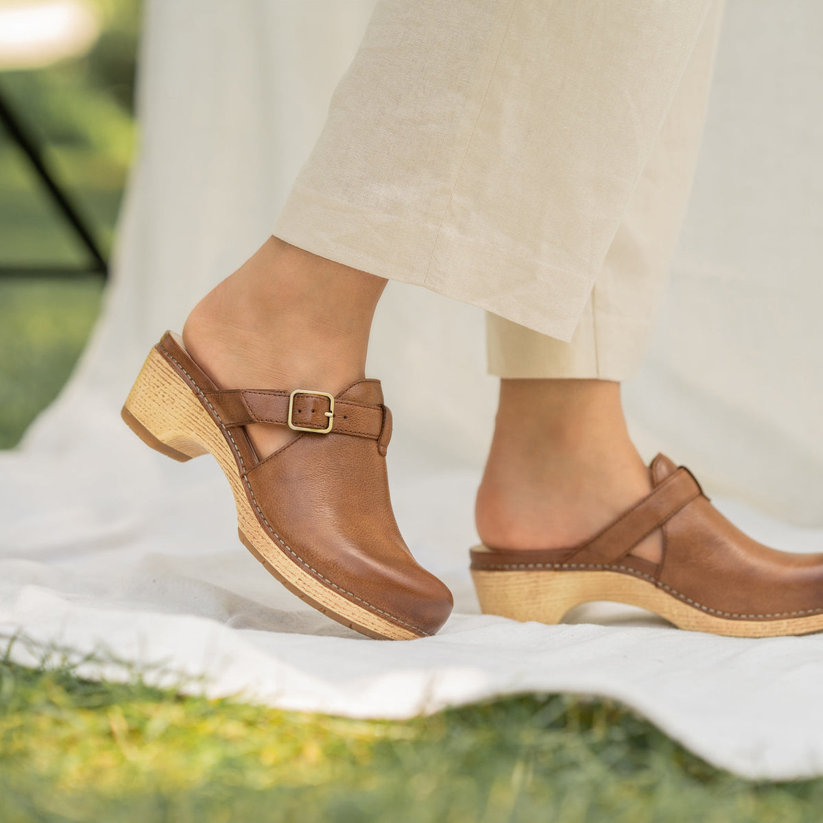 Dansko Value | Leandra Brown Leather