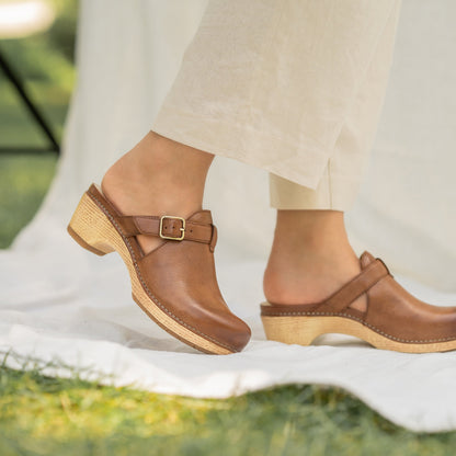Dansko Value | Leandra Brown Leather