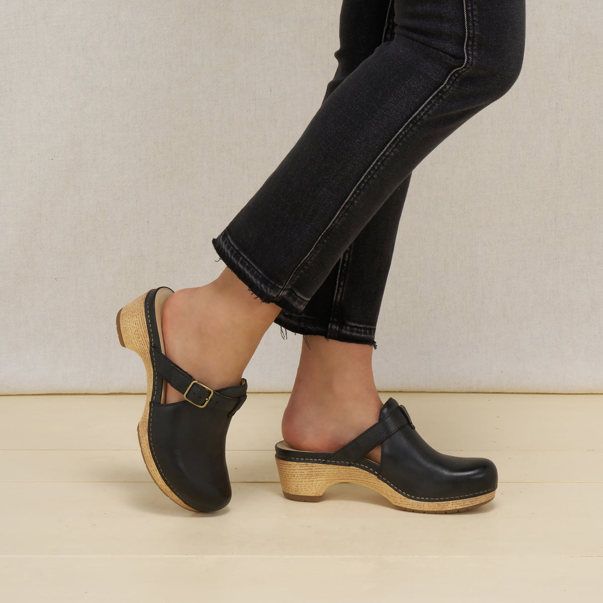 Dansko Trusted | Leandra Black Leather