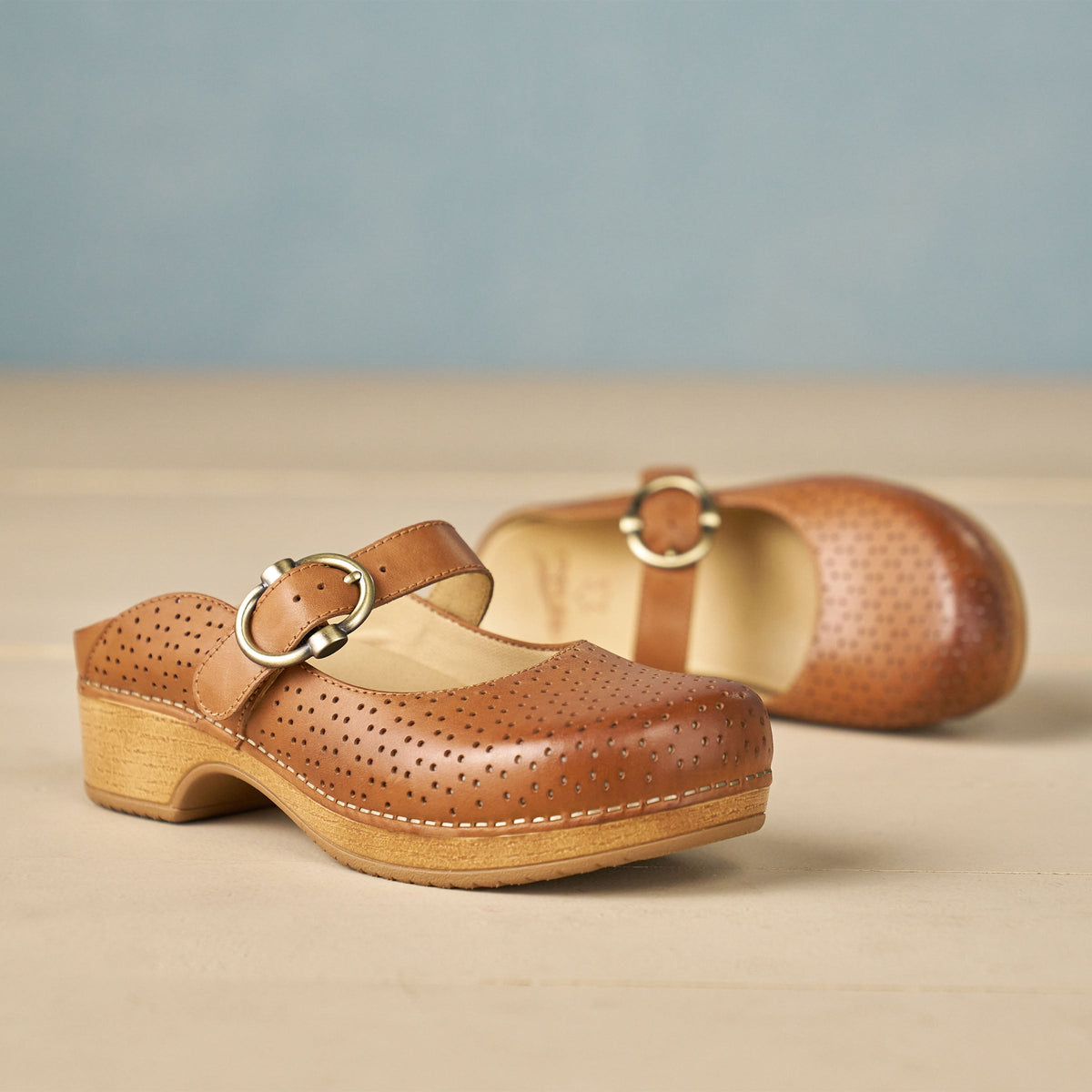 Dansko New | Blaire Clog Tan