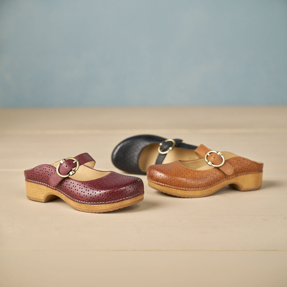 Dansko New | Blaire Clog Tan