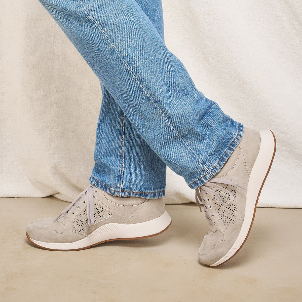Dansko Best Seller | Catie Grey Suede
