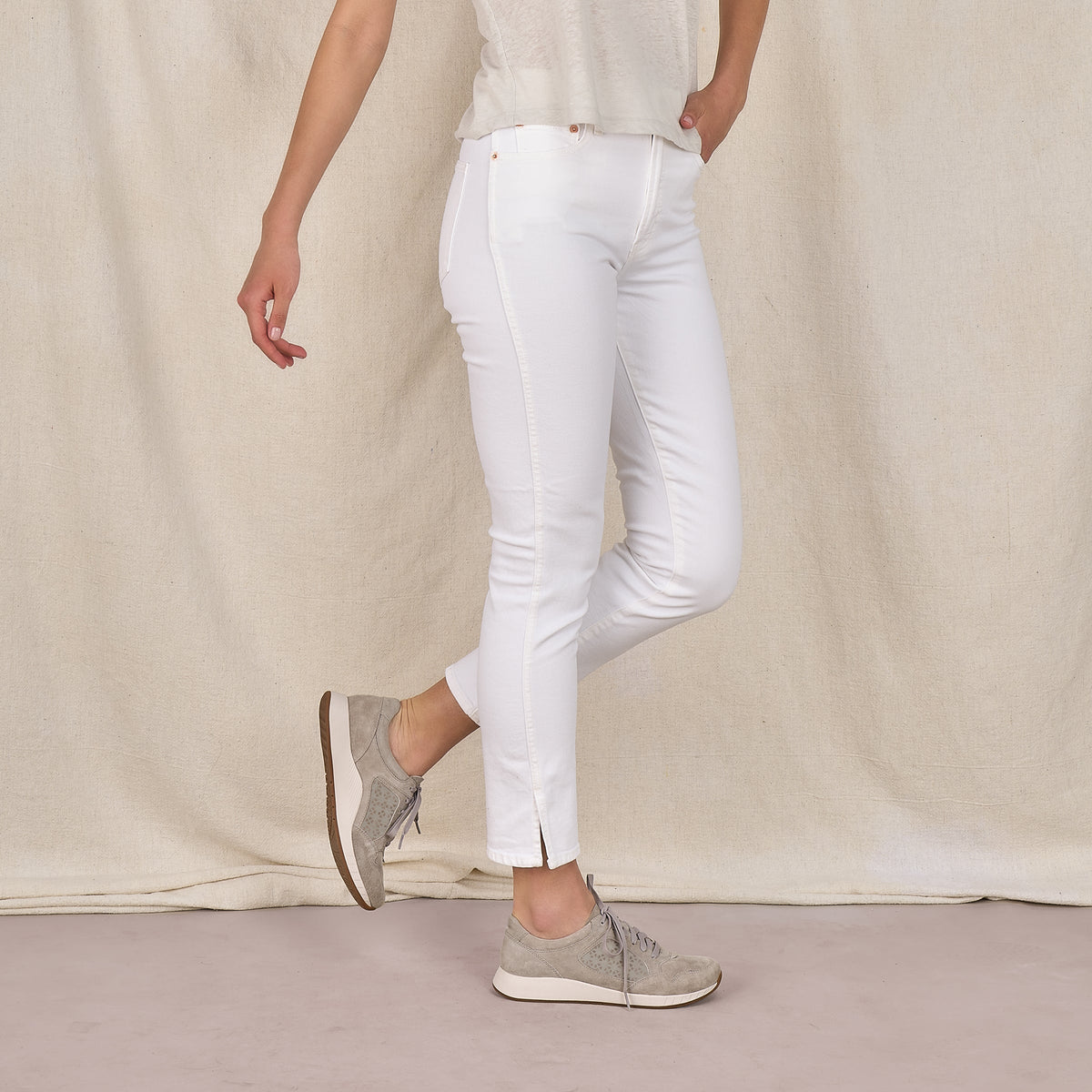 Dansko Best Seller | Catie Grey Suede