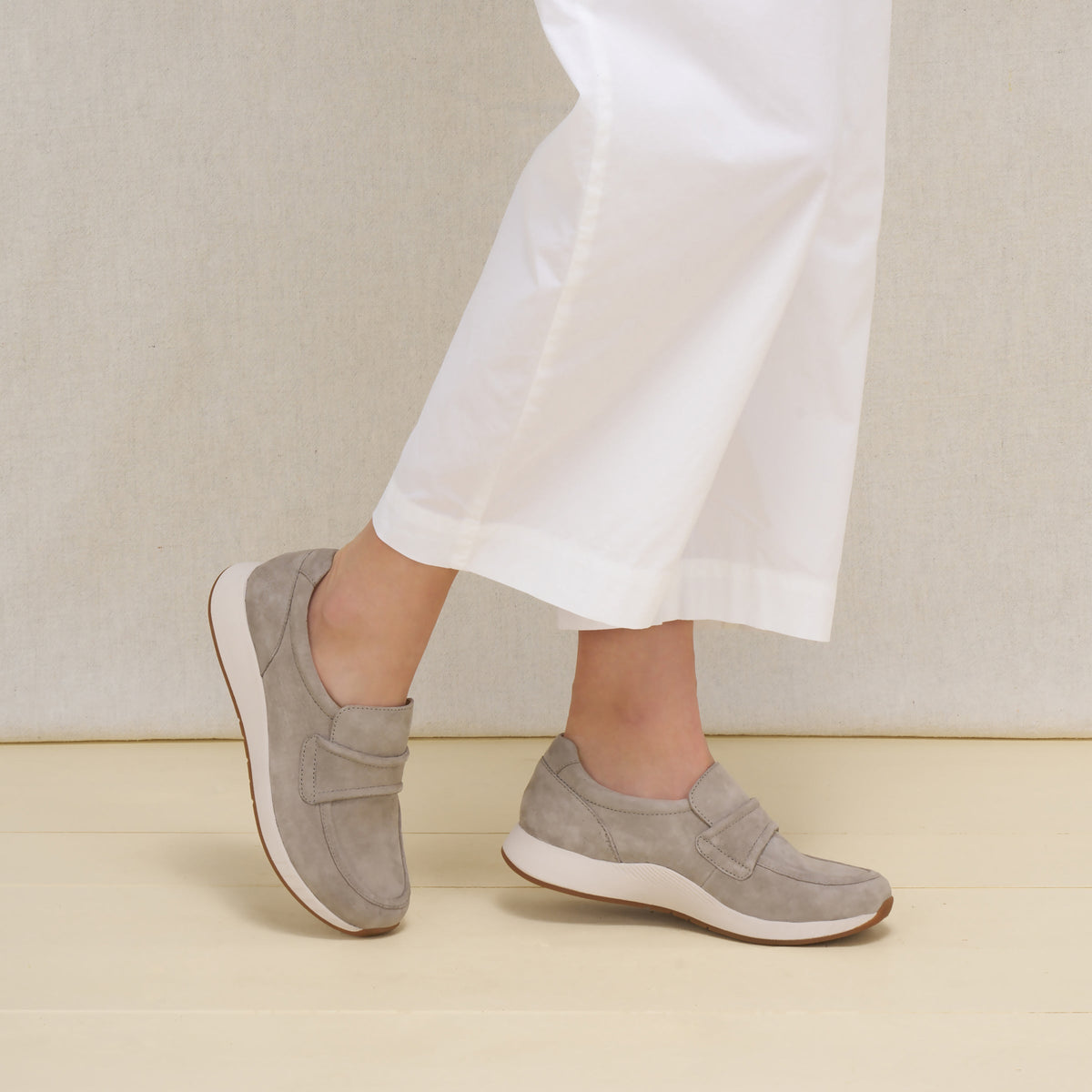 Dansko Exclusive | Clementine Light Grey Nubuck