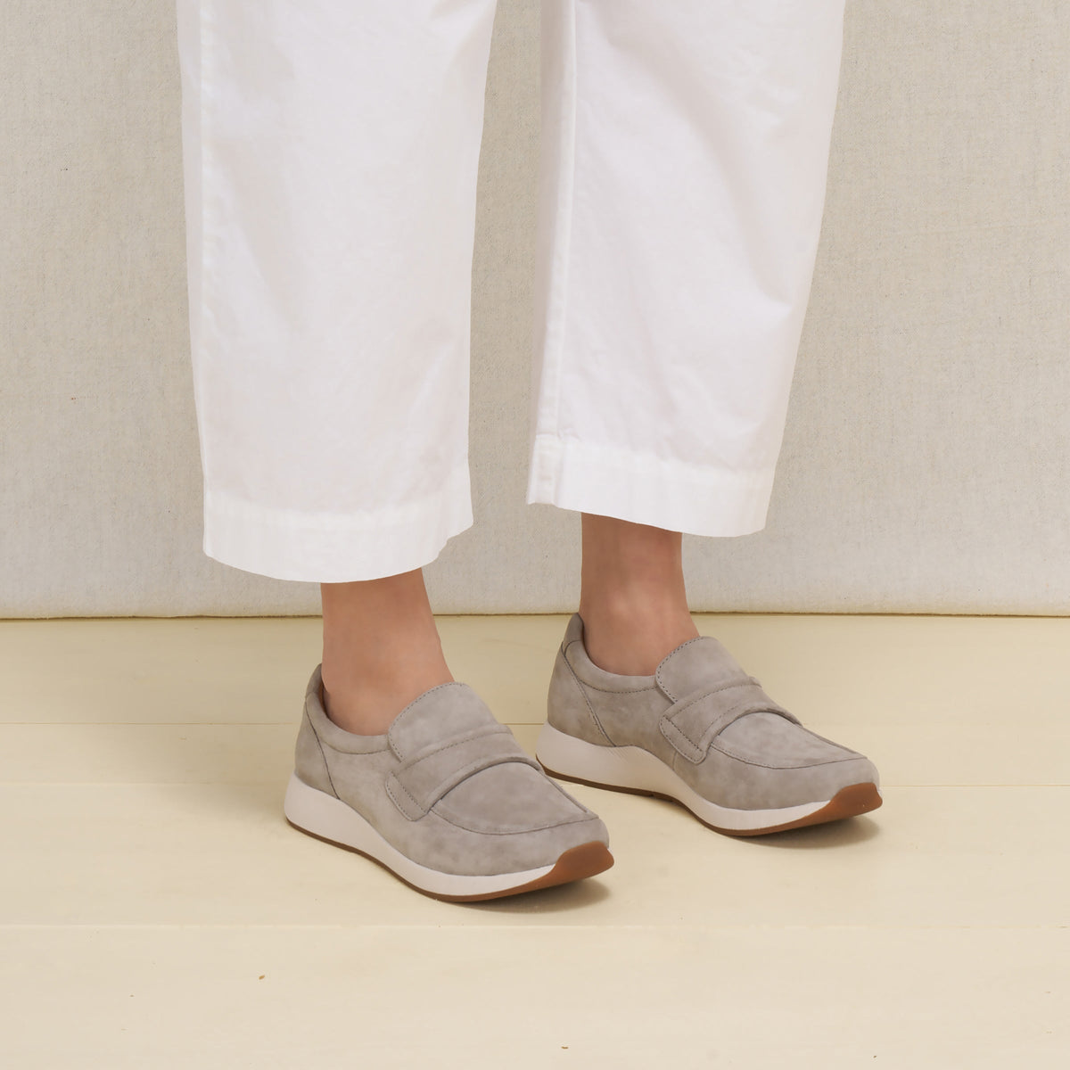 Dansko Exclusive | Clementine Light Grey Nubuck