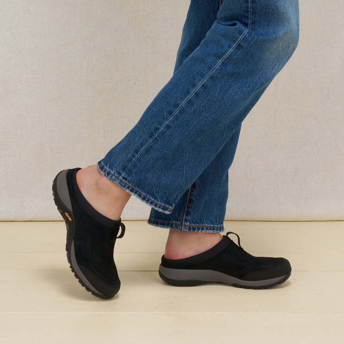Dansko Featured | Pia Black Leather