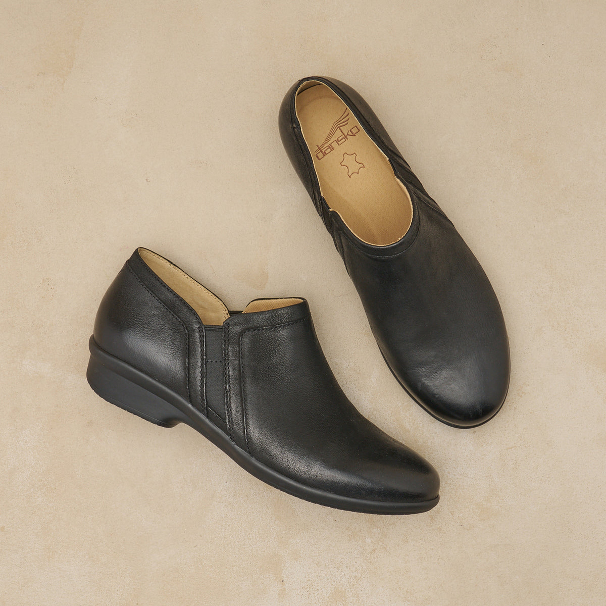 Dansko Popular | Cheryl Black Burnished Nubuck