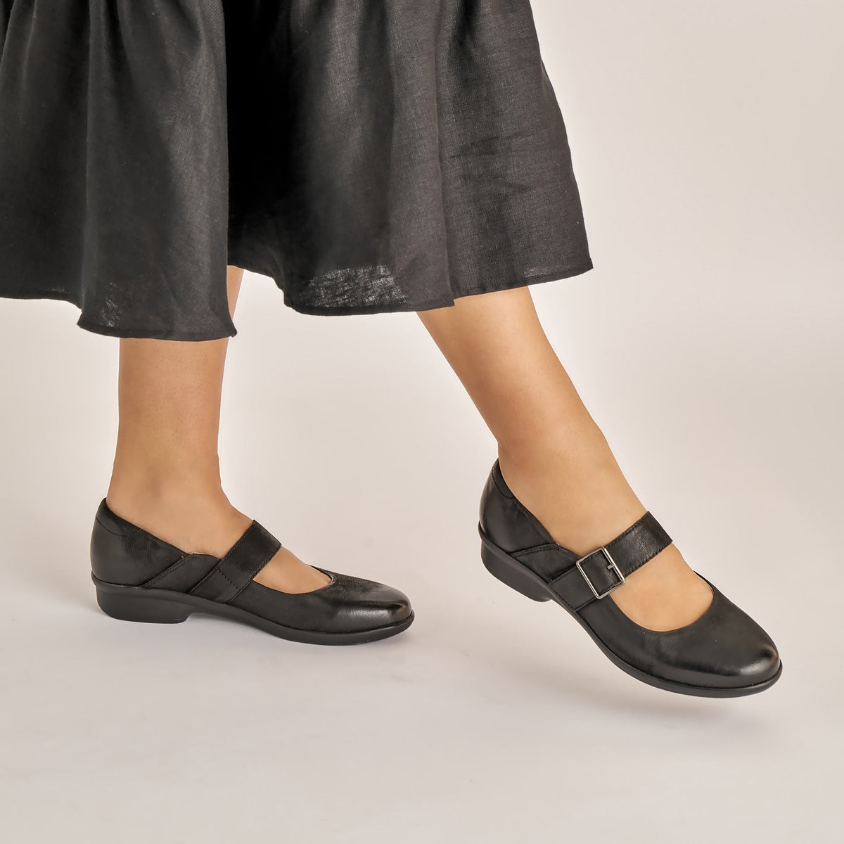 Dansko Best Seller | Collette Wide Black Burnished Nubuck