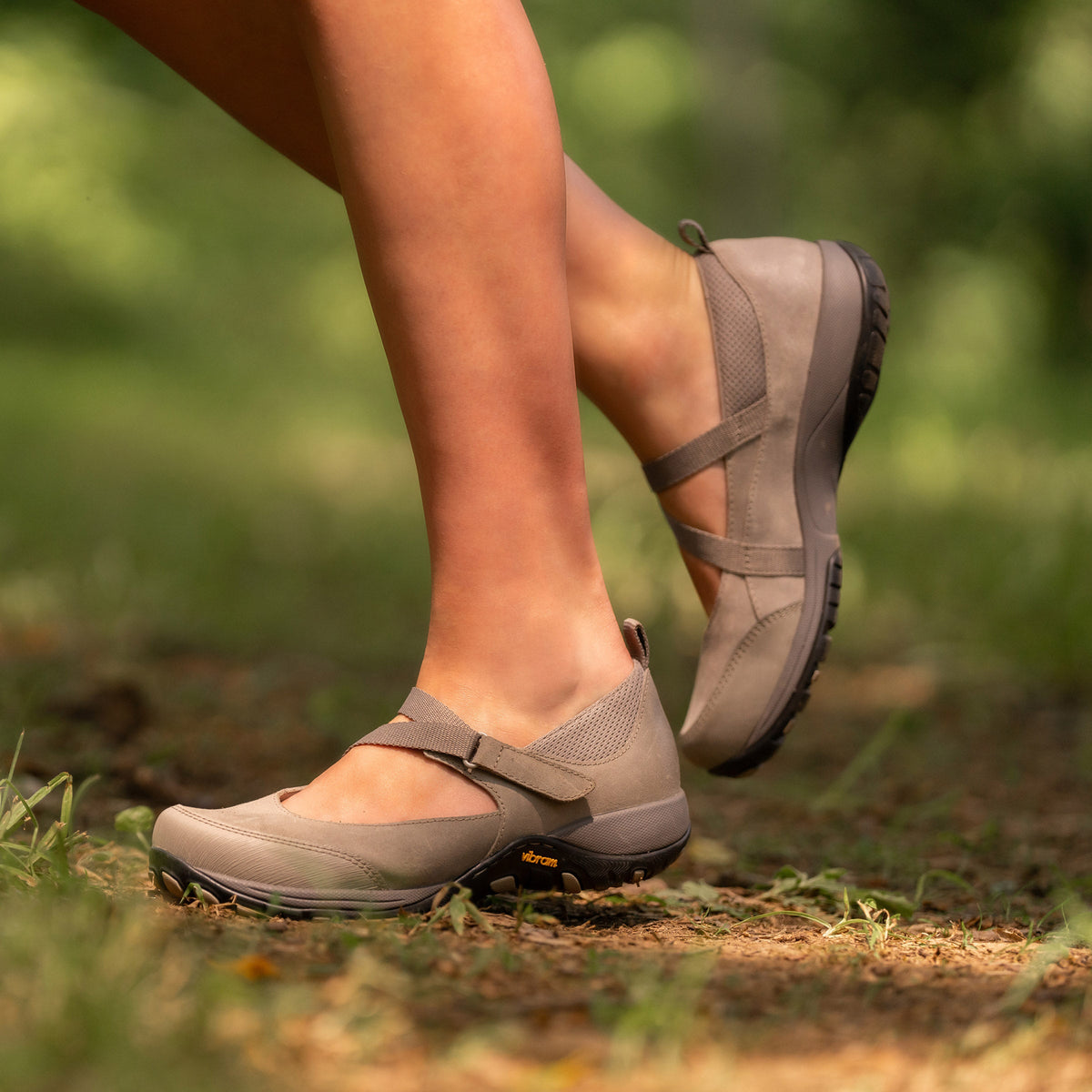 Dansko Trusted | Primrose Taupe Burnished Suede