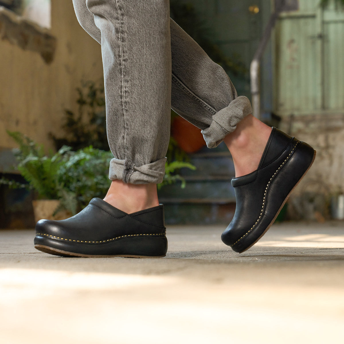 Dansko Great Value | Platform Pro Black Burnished Nubuck