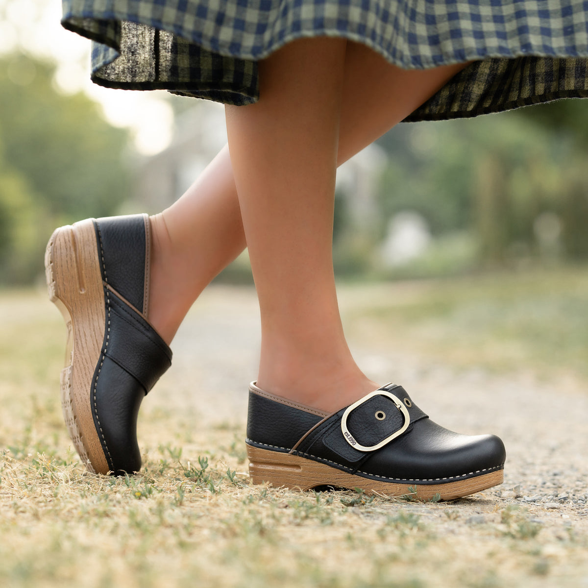 Dansko Sale | Pearson Black Tumbled