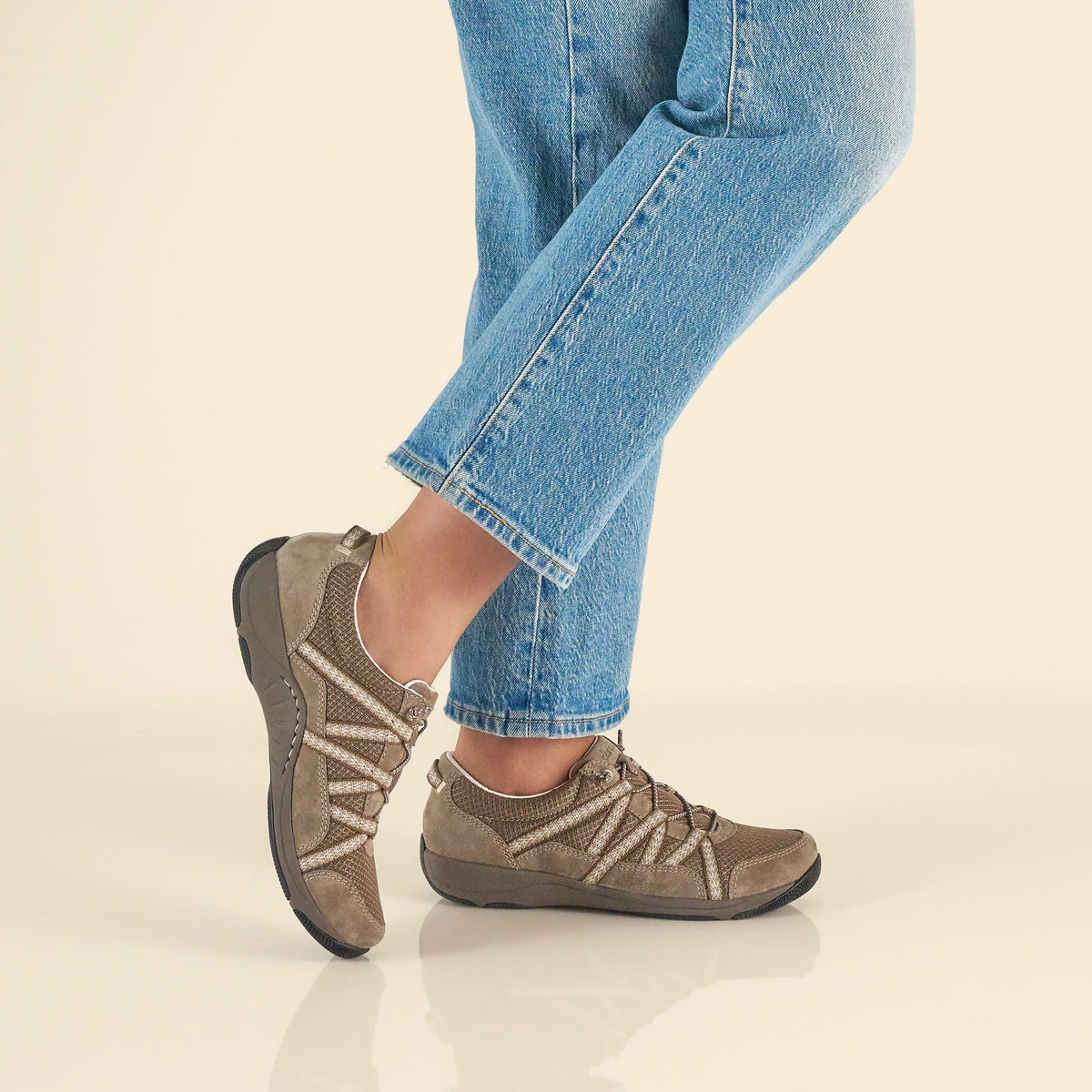 Dansko Best Seller | Harlyn Walnut Suede