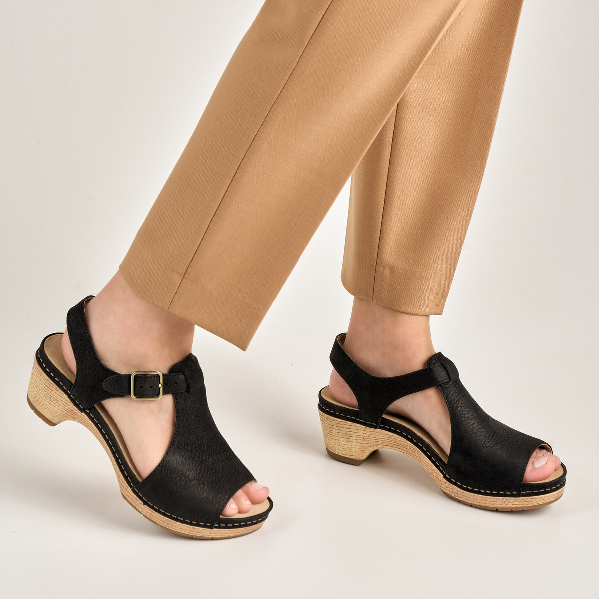 Dansko Everyday | Laverne Black Milled Nubuck