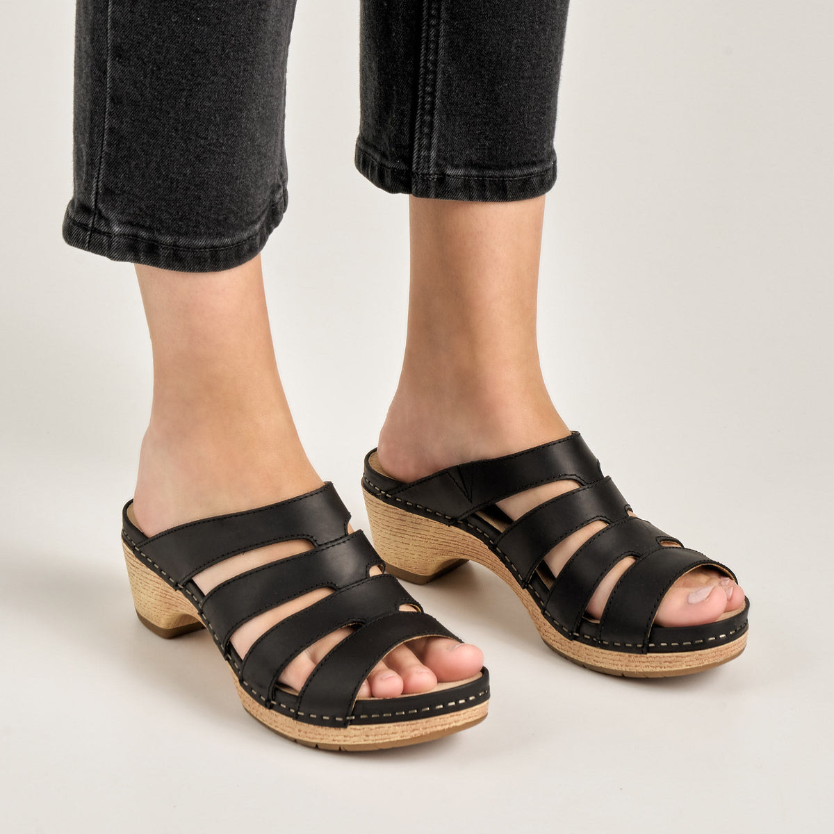 Dansko Best Price | Lyndi Black Oiled Pull Up