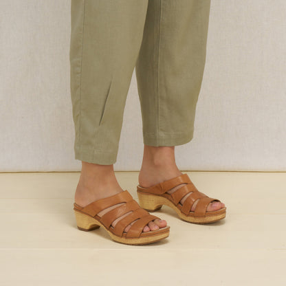 Dansko Deals | Lyndi Natural Leather