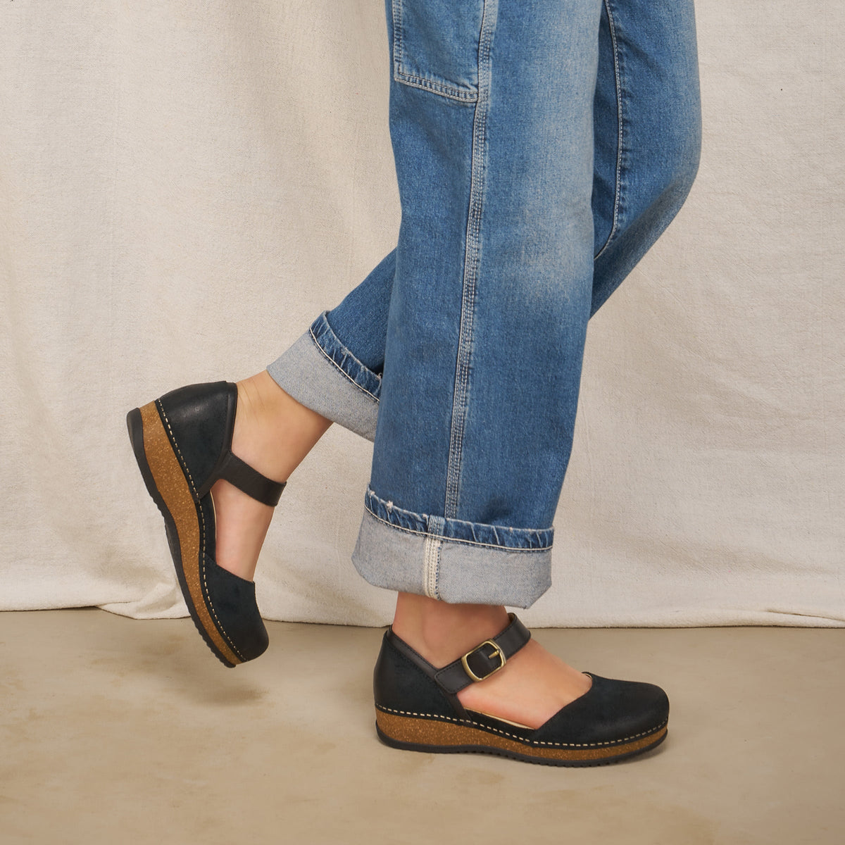 Dansko Trusted | Mae Black Burnished Suede