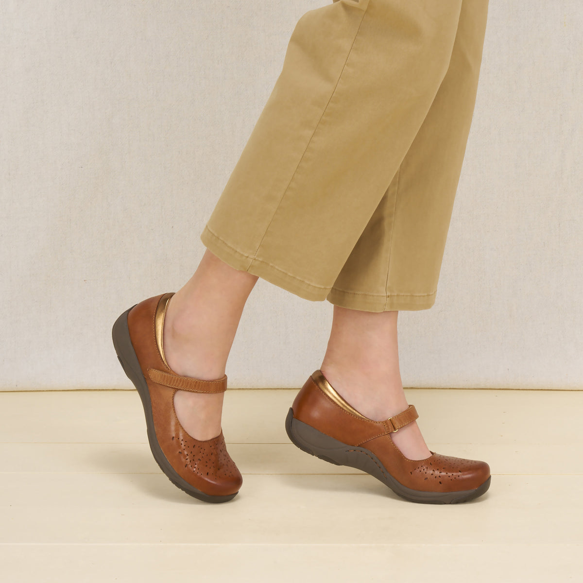 Dansko Discount | Stacy Toffee Leather