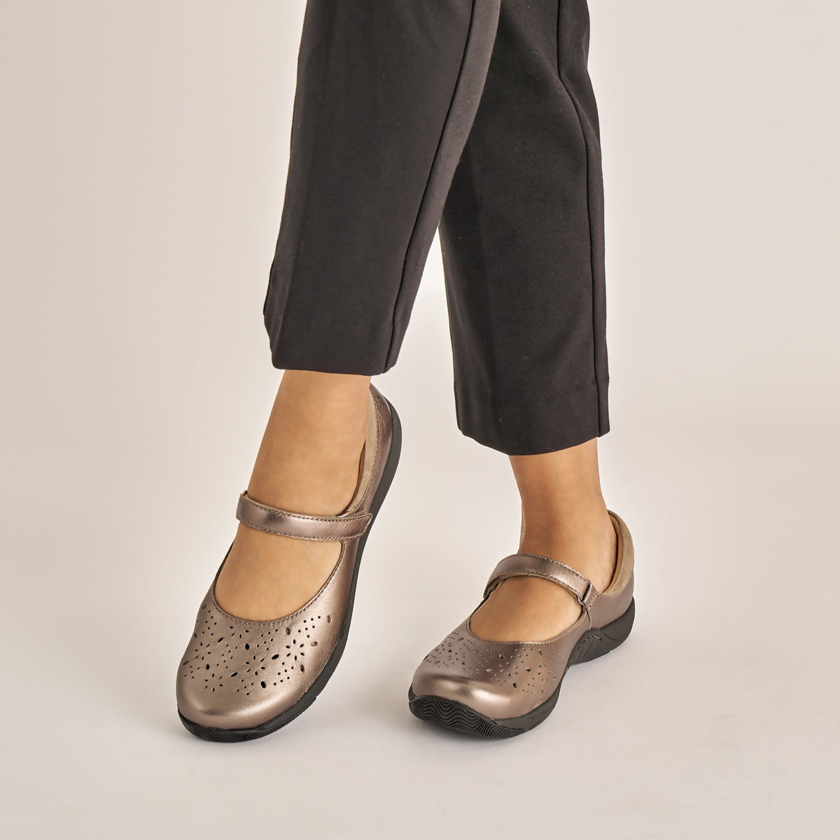 Dansko Smart Buy | Stacy Pewter Metallic
