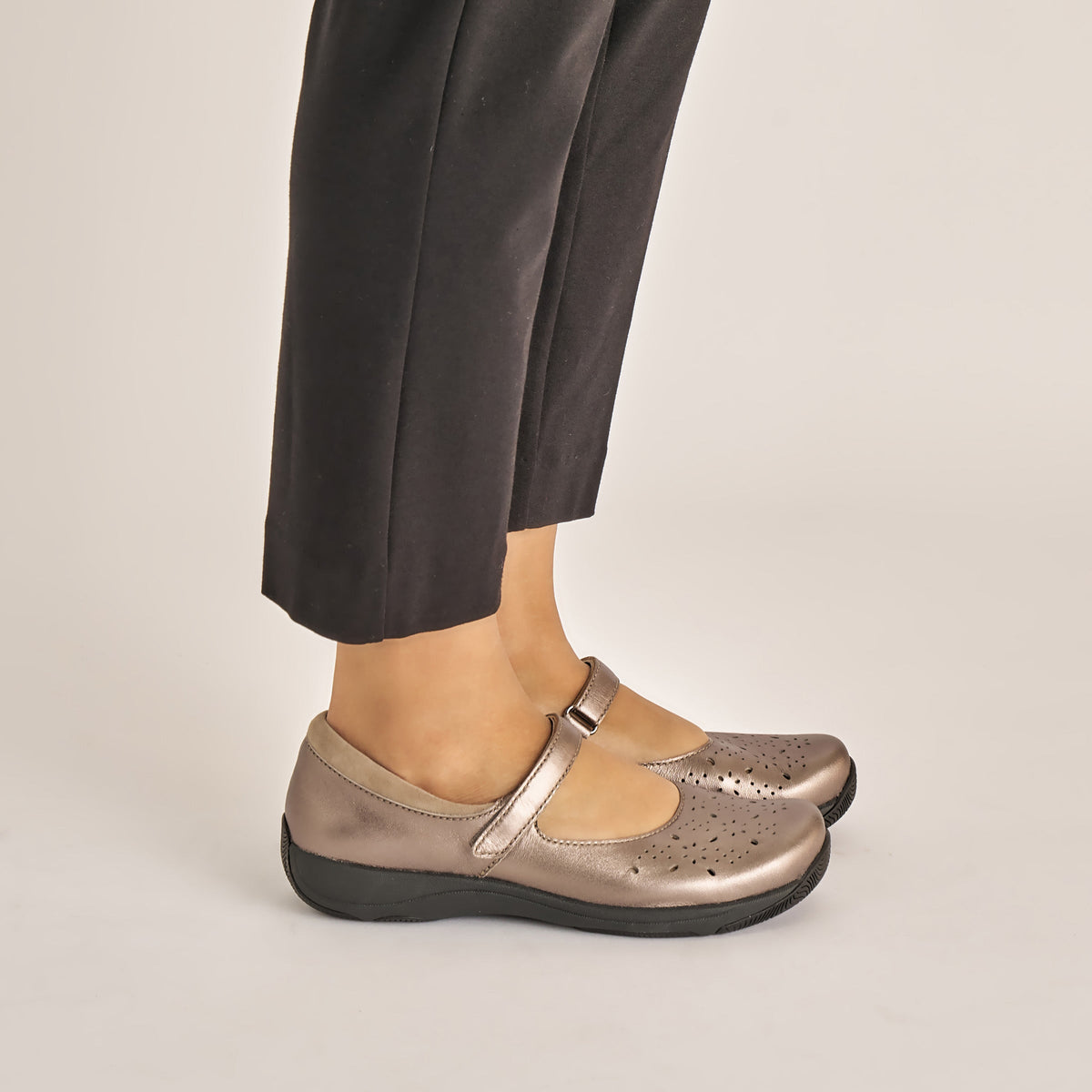 Dansko Smart Buy | Stacy Pewter Metallic