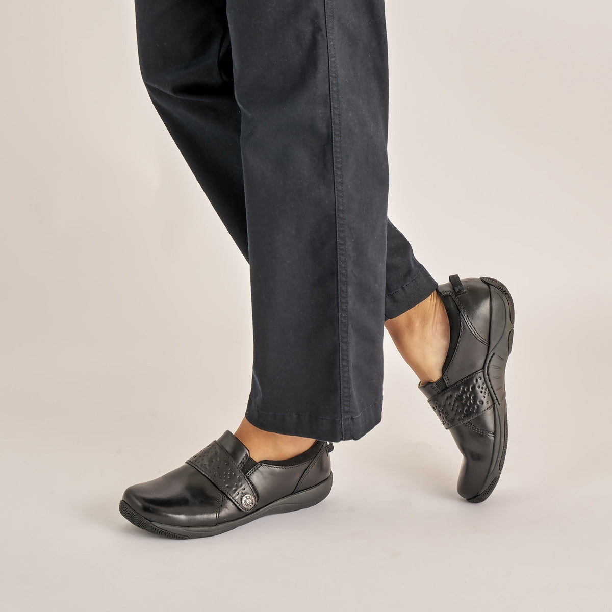 Dansko Premium | Sallie Wide Black Waxy Burnished
