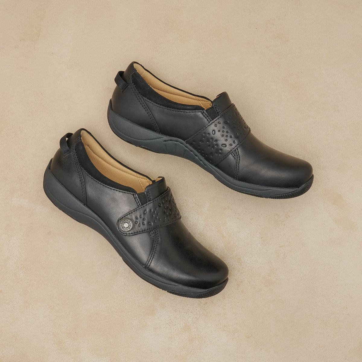 Dansko Premium | Sallie Wide Black Waxy Burnished