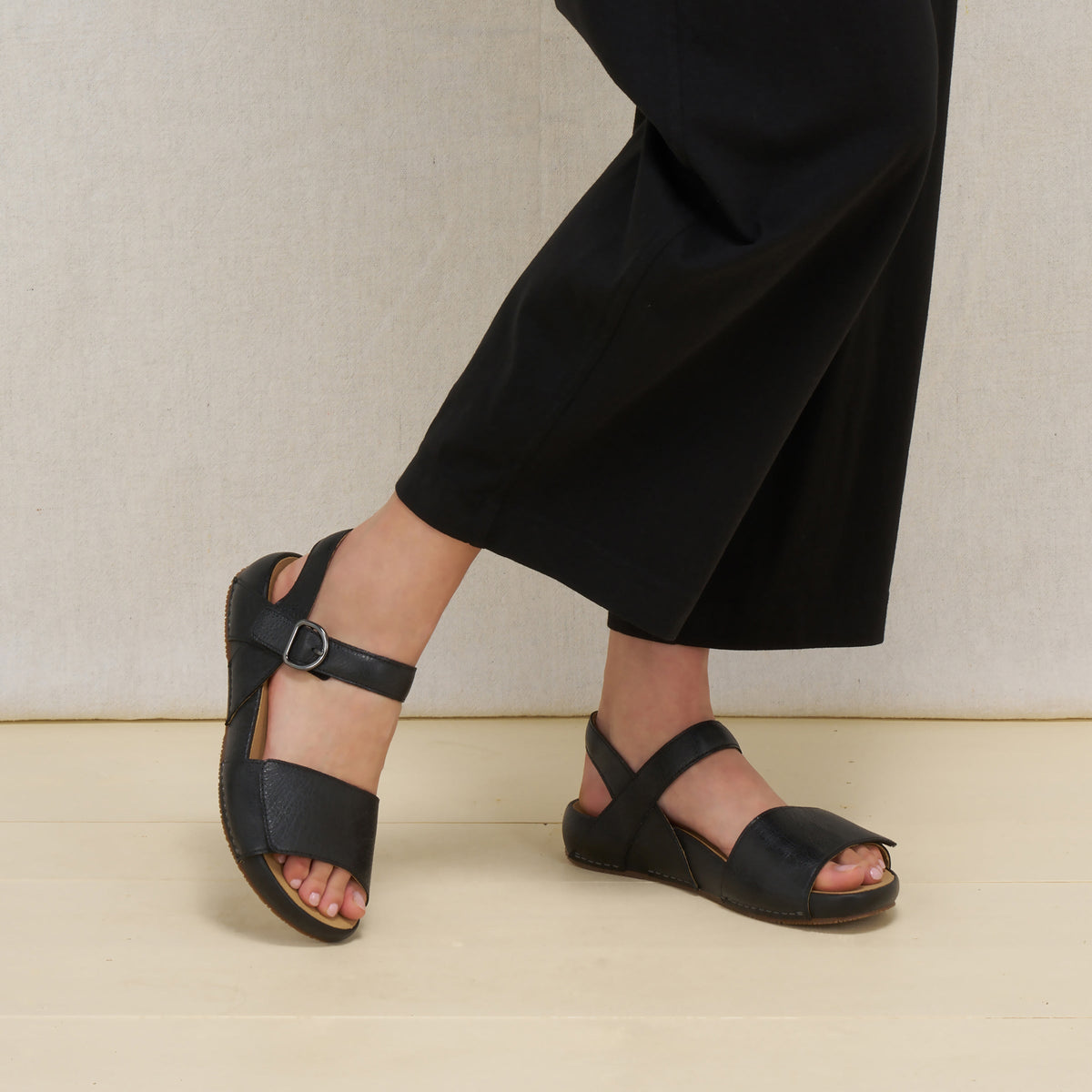 Dansko Deals | Tinsley Black Leather