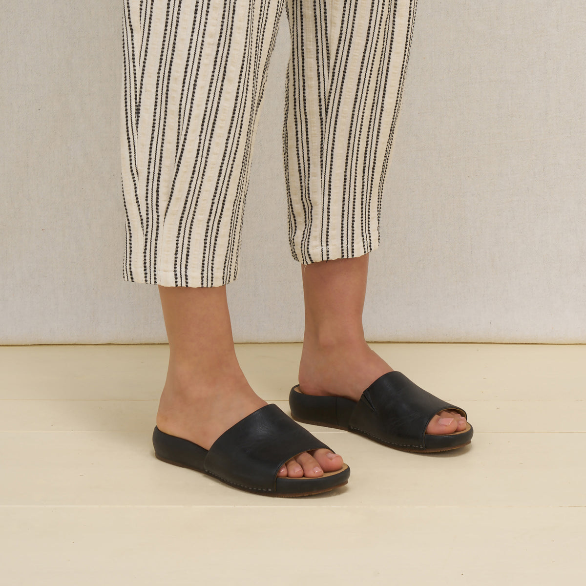 Dansko Smart Buy | Twyla Black Leather