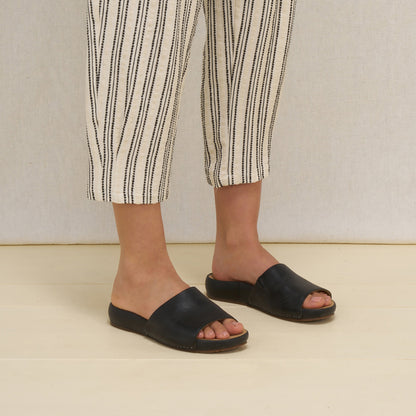Dansko Smart Buy | Twyla Black Leather
