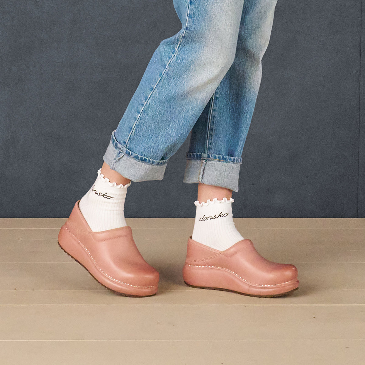 Dansko Exclusive | Platform Pro Coral Leather