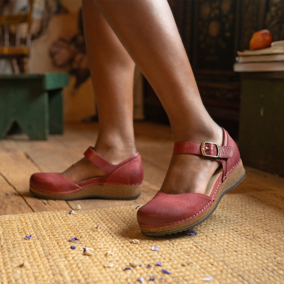 Dansko New | Mae Red Burnished Suede